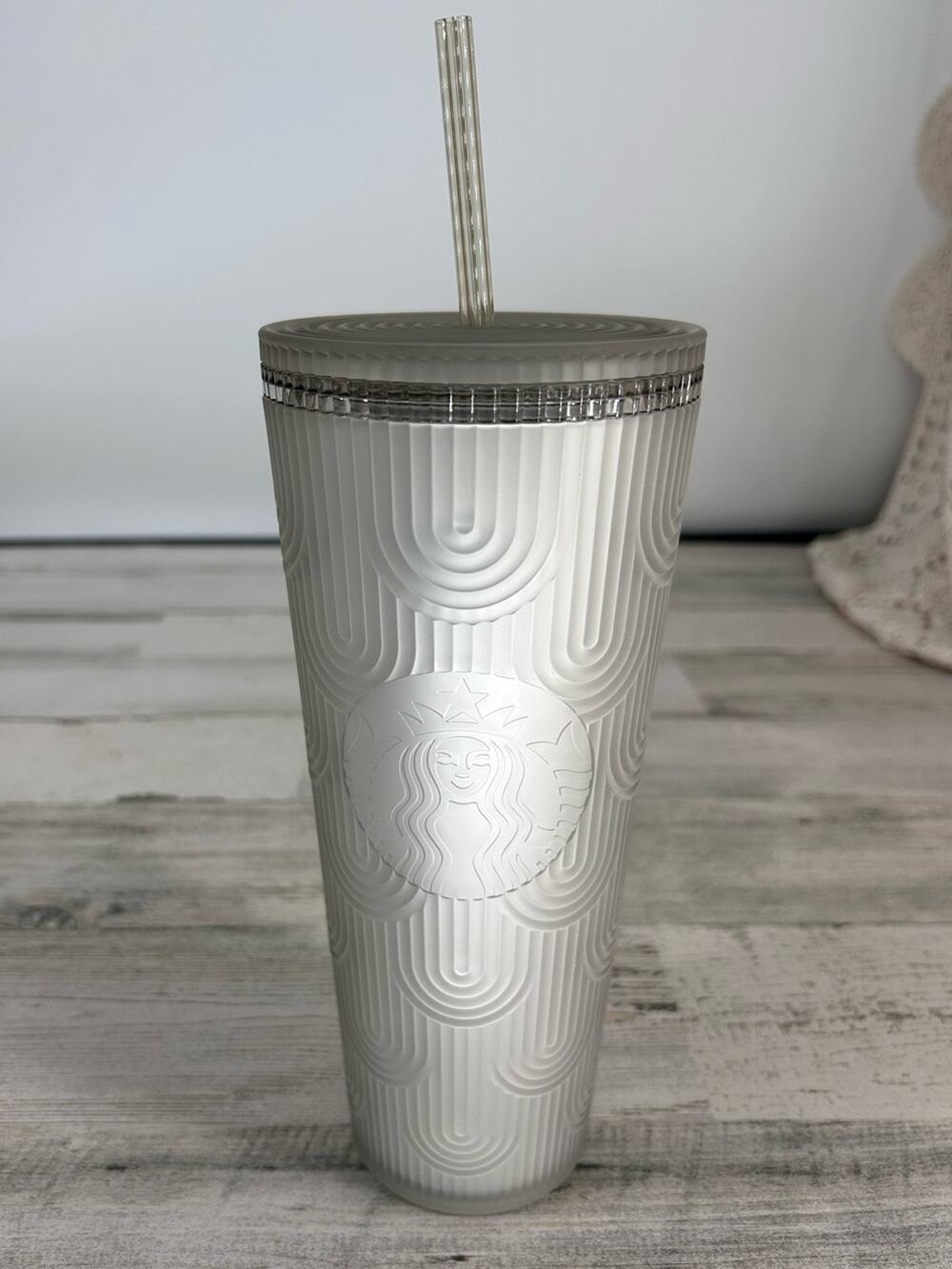 Starbucks NEW Gray White Scales Soft Touch Tumbler Venti 24 oz Cup